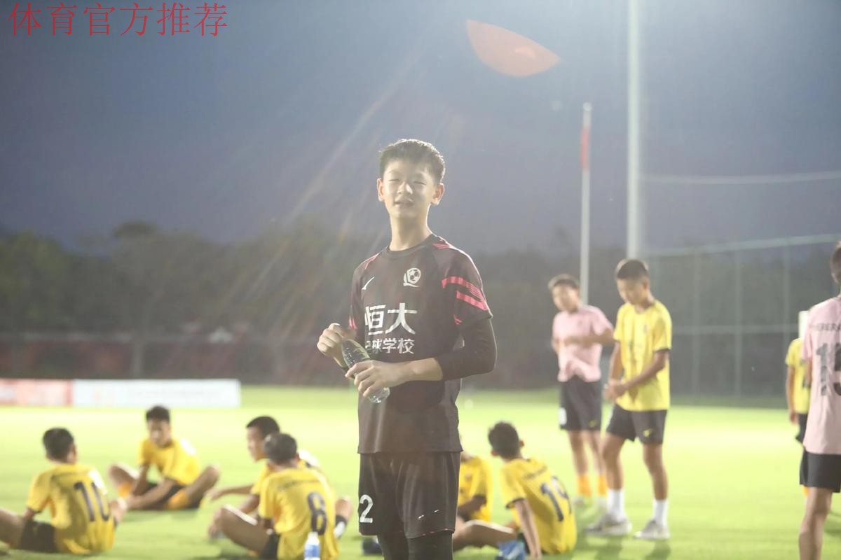 青超U15与国足、皇马同等待遇 昆明足球人期待大西南崛起 青超U15与国足、皇马同等待遇 昆明足球人期待大西南崛起